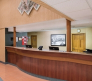 Lobby 3 Super 8 by Wyndham Troy IL/St. Louis Area