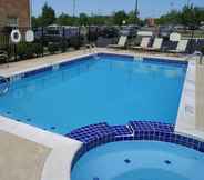 Swimming Pool 2 Towneplace Suites Fredericksburg