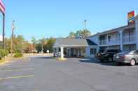 Common Space Travelodge by Wyndham Walterboro