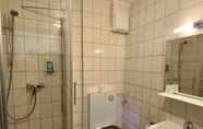 Phòng tắm bên trong 5 Hotel Attaché Frankfurt Airport Raunheim