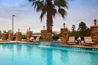 Swimming Pool Best Western Plus Crown Colony Inn & Suites