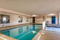 Kolam Renang Comfort Suites Stevensville - St. Joseph