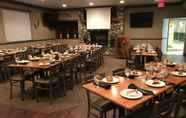 Restoran 4 Grand View Inn & Suites