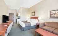 Bedroom 6 Ramada by Wyndham Clairmont/Grande Prairie