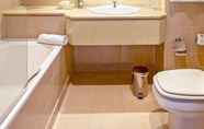 Toilet Kamar 5 Santarem Hotel