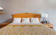 Kamar Tidur 4 Days Inn & Suites by Wyndham Lancaster Amish Country