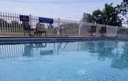 Swimming Pool 6 Days Inn & Suites by Wyndham Lancaster Amish Country