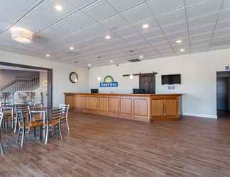 Lobby 2 Days Inn & Suites by Wyndham Lancaster Amish Country