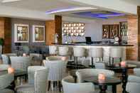 Bar, Kafe, dan Lounge Asterias Beach Hotel