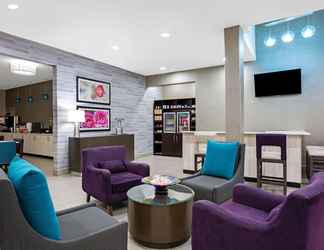 Lobi 2 La Quinta Inn & Suites by Wyndham Pharr North McAllen