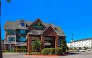 Bangunan 2 La Quinta Inn & Suites by Wyndham Pharr North McAllen