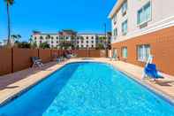 Kolam Renang La Quinta Inn & Suites by Wyndham Pharr North McAllen
