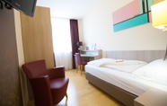 Bedroom 4 das Reinisch business hotel