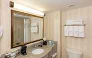 In-room Bathroom 7 Hampton Inn & Suites Cleveland-Beachwood