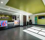 Lobby 3 Motel 6 Canoga Park, CA