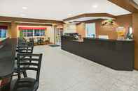 Lobi Microtel Inn & Suites by Wyndham Holland