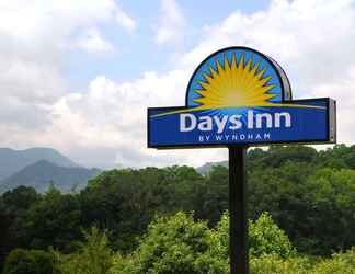 Exterior 2 Days Inn by Wyndham Waynesville NC