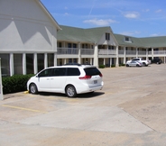 Common Space 5 Motel 6 Fort Worth, TX - White Settlement