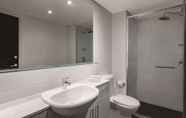 In-room Bathroom 3 Adina Apartment Hotel Perth