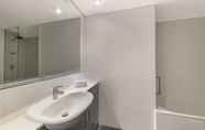 In-room Bathroom 2 Adina Apartment Hotel Perth