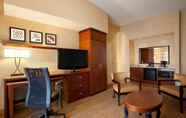 Bedroom 6 Courtyard by Marriott Junction City