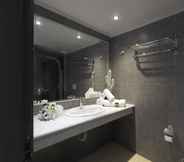 In-room Bathroom 6 La Piscine Art Hotel - Adults Only