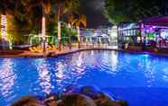 สระว่ายน้ำ 3 Gilligan's Backpackers Hotel & Resort