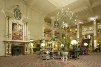Lobby 4 Disneyland® Hotel