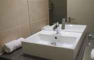 In-room Bathroom 4 Samlesbury Hotel