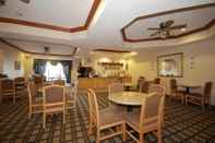 บาร์ คาเฟ่ และเลานจ์ Comfort Suites South Haven near I-96