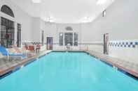 Swimming Pool Super 8 by Wyndham Lowell/Bentonville/Rogers Area