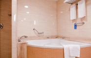 Toilet Kamar 6 Greenfield Hotel Golf & Spa