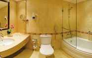 Toilet Kamar 6 Mövenpick Resort Aswan