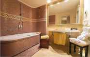 In-room Bathroom 4 Romano Palace Luxury Hotel