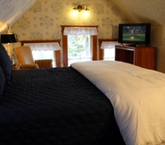 Bedroom 2 Pacific Grove Inn