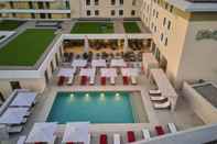 Swimming Pool Mercure Avignon Gare TGV