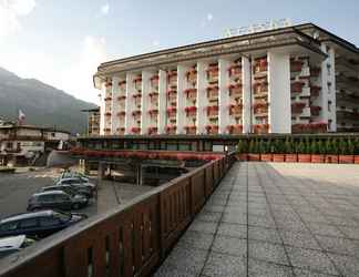 Bangunan 2 Hotel Alaska Cortina