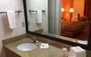 In-room Bathroom 2 Motel 6 Clarksville, TN