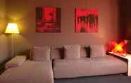 Kamar Tidur 3 Monty Small Design Hotel