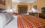 Bedroom 7 SureStay Plus Hotel by Best Western Coffeyville