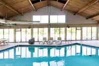 Swimming Pool Grand Oaks Hotel