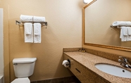 In-room Bathroom 4 Best Western Plus Strawberry Inn & Suites