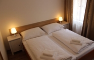 Kamar Tidur 7 Gallery Hotel SIS