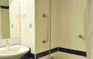 In-room Bathroom 5 Travelodge Madrid Torrelaguna