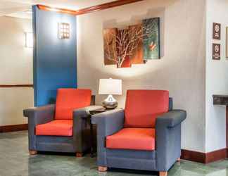 Lobby 2 Comfort Inn & Suites