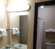 In-room Bathroom 5 GuestHouse Bellingham
