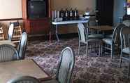 Restoran 7 Econo Lodge Inn and Suites