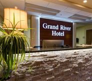 Lobi 4 Grand River Hotel