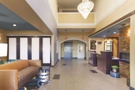 Lobi La Quinta Inn & Suites by Wyndham Elizabethtown