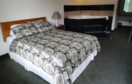 Bedroom 3 Travelers Inn & Suites